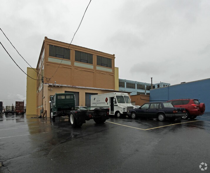 More Photos Of 28 Albert Ave, Newark Warehouse For Lease