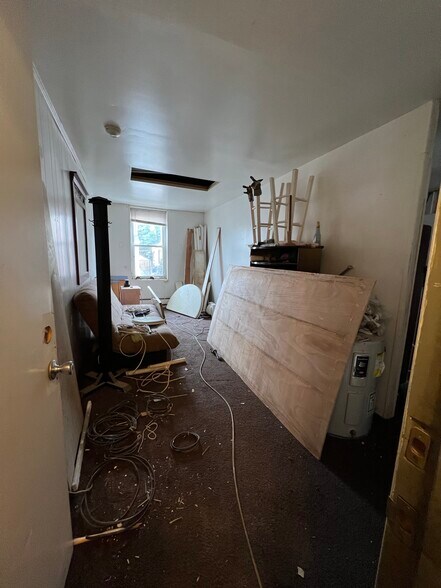 More Photos Of 2133 Orthodox St, Philadelphia Light Distribution For Sale