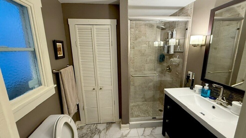 More Photos Of 1923 E 6th Ave, Tampa Office For Sale