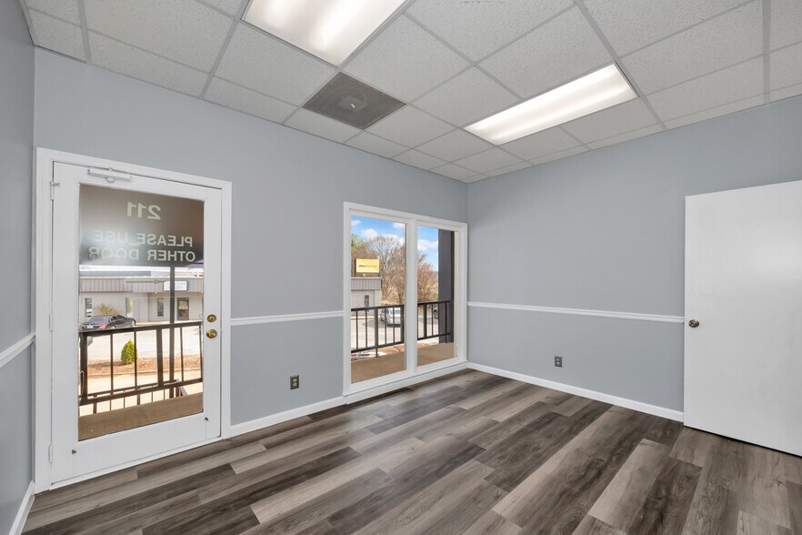 More Photos Of 190 Lime Quarry Rd, Madison Loft Creative Space For Lease