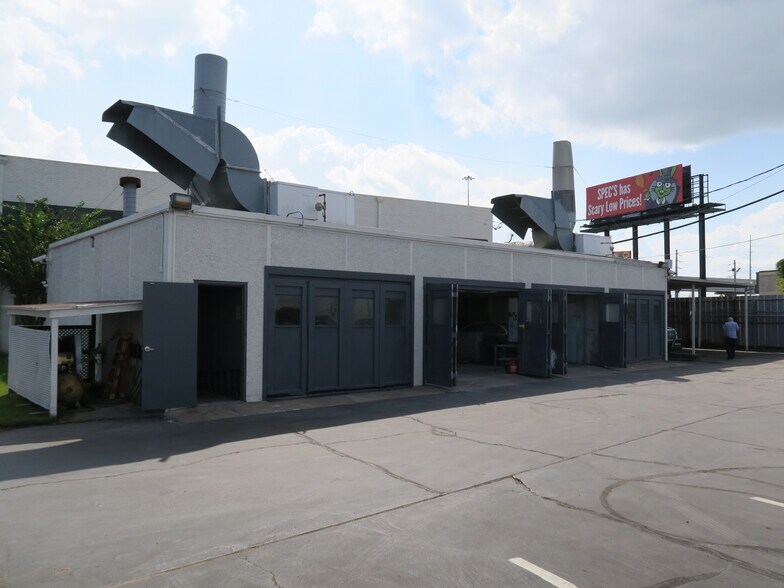 More Photos Of 5610-5613 Southwest Fwy, Houston Mixed Retail For Lease