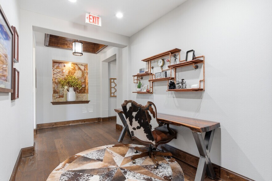 More Photos Of 2011 E Kirkwood Blvd, Southlake Office For Lease