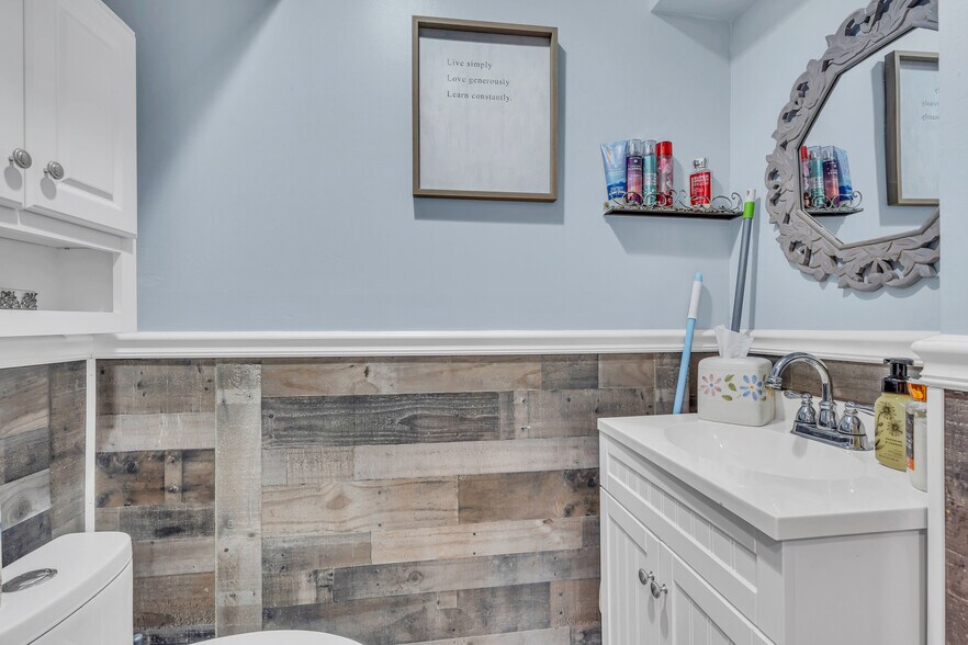 More Photos Of 141 Chambers Bridge Rd, Brick Storefront Retail Office For Sale