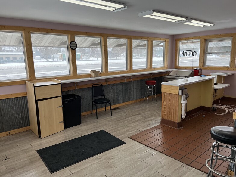 More Photos Of 5 N Farwell St, Verndale Restaurant For Lease