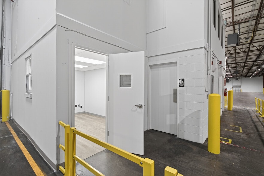 More Photos Of 606 Butler Dr, Murfreesboro Distribution For Lease