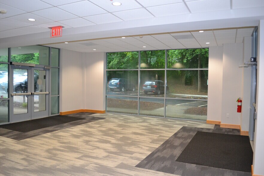 More Photos Of 101 SW Cary Pky, Cary Medical For Lease