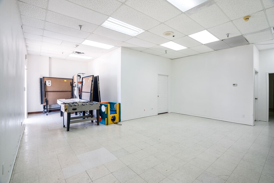 More Photos Of 903 W Parker Rd, Plano Schools For Sale