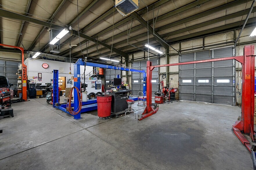 More Photos Of 560 W 800 S, Bountiful Auto Repair For Sale