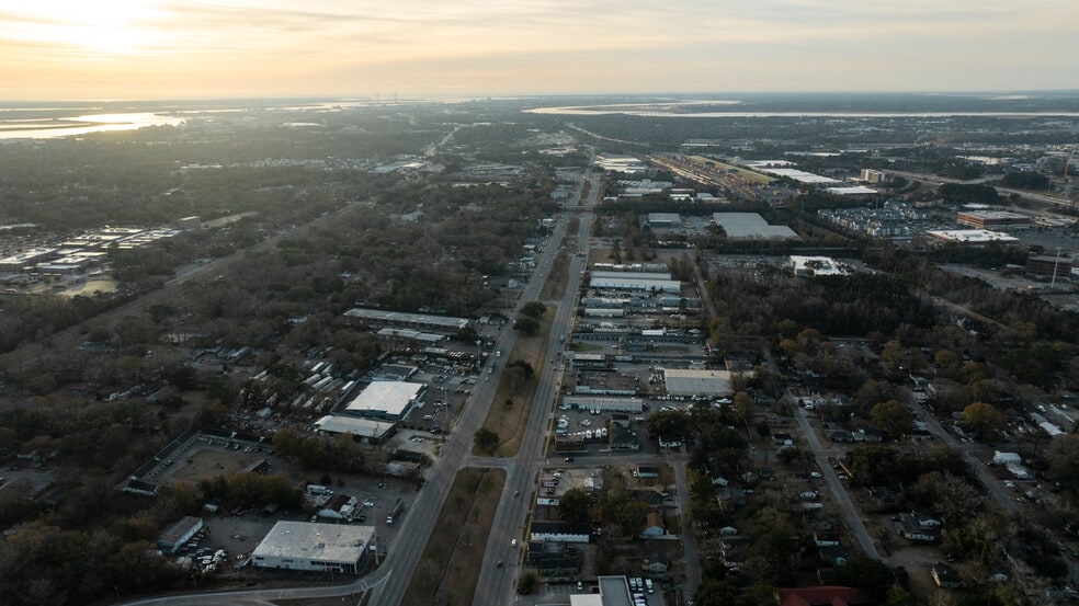 More Photos Of 5080 Rivers Ave, North Charleston Showroom For Sale