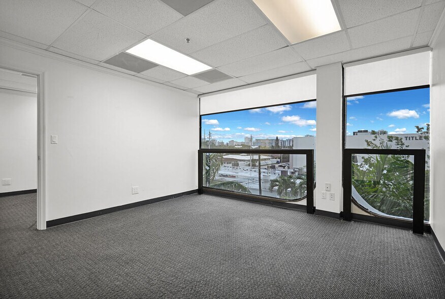 More Photos Of 2691 E Oakland Park Blvd, Fort Lauderdale Office Residential For Lease