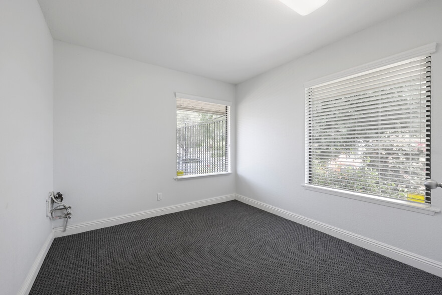 More Photos Of 970 Petit Ave, Ventura Medical For Sale