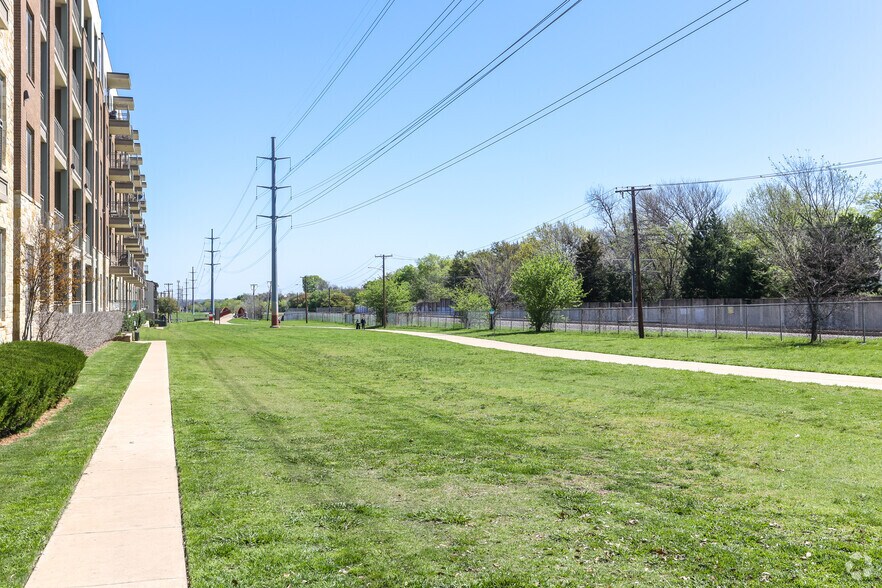 More Photos Of 4646 Amesbury Dr, Dallas Apartments For Lease