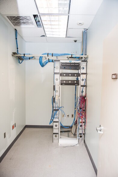 More Photos Of 707 Mendham Blvd, Orlando Office For Lease