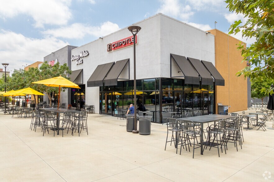 Primary Photo Of 8420-8440 Balboa Blvd, Northridge Storefront For Lease