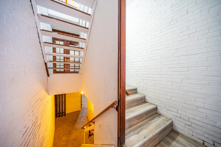 More Photos Of 1352 Kenilworth Ave, Lakewood Apartments For Sale