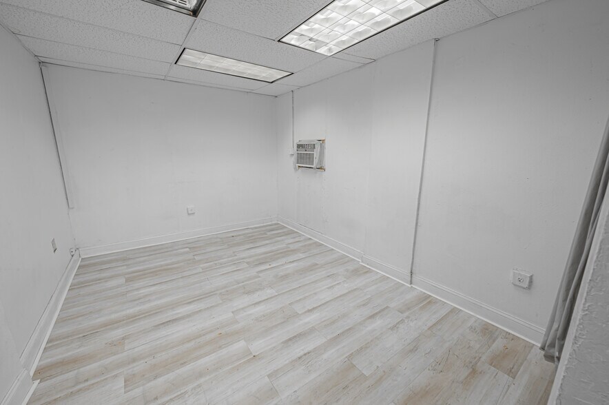 More Photos Of 809-813 NW 1st St, Fort Lauderdale Service For Lease