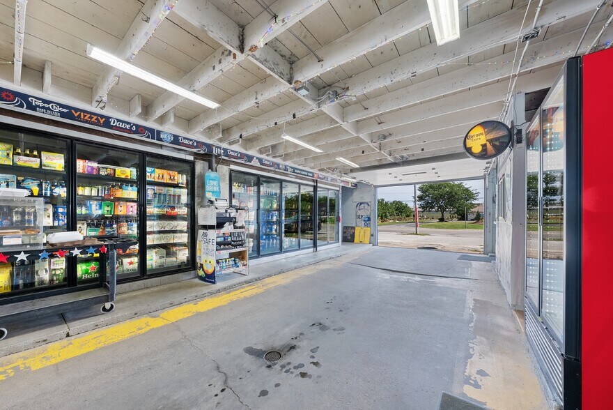 More Photos Of 7697 E Harbor Rd, Lakeside Marblehead Convenience Store For Sale