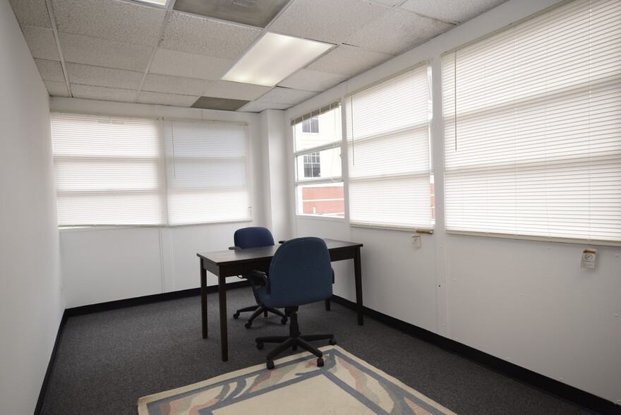 More Photos Of 1340 Old Chain Bridge Rd, McLean Office For Lease