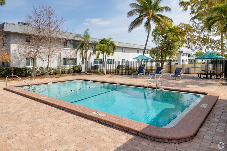 More Photos Of 8372 Beacon Blvd, Fort Myers Apartments For Sale