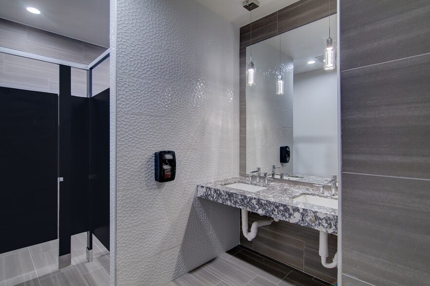 More Photos Of 16000 Memorial Dr, Houston Medical For Lease