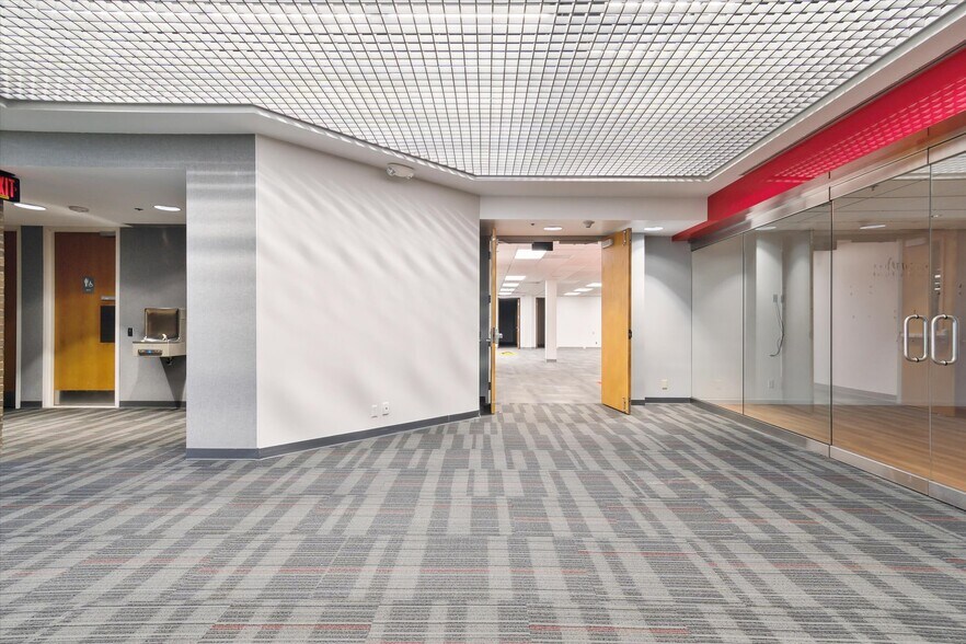 More Photos Of 950 Stephenson Hwy, Troy Loft Creative Space For Lease