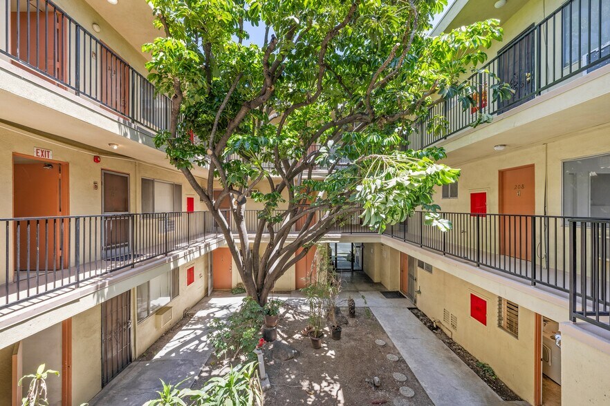 More Photos Of 1301 N Mansfield Ave, Los Angeles Apartments For Sale