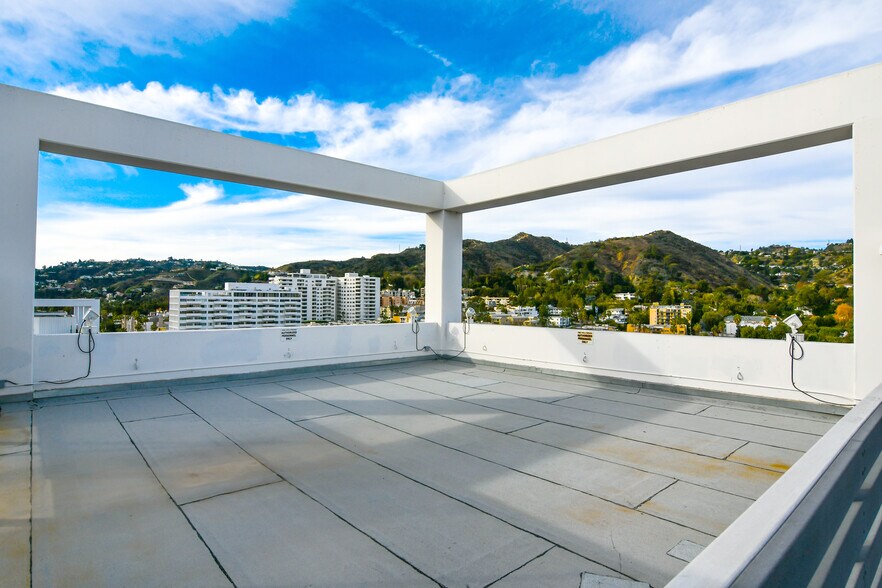 More Photos Of 7060 Hollywood Blvd, Los Angeles Office For Lease