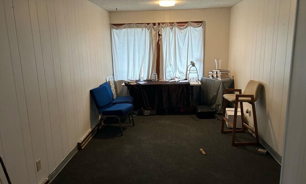 More Photos Of 2025 W Holmes Rd, Lansing Medical For Lease