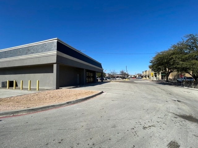 More Photos Of 400 N Coit Rd, Richardson General Retail For Lease