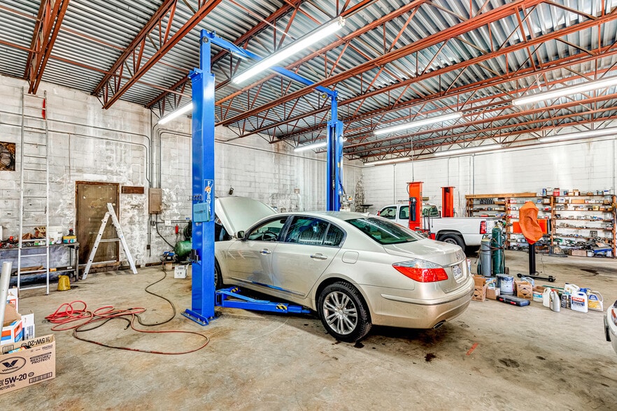 More Photos Of 6509 Dickens Pl, Richmond Auto Repair For Sale
