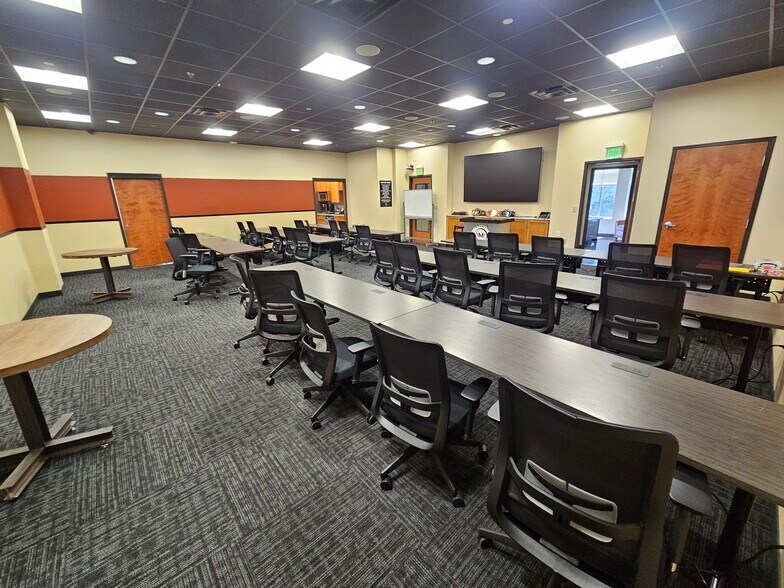 More Photos Of 751 Cool Springs Blvd, Franklin Office For Lease