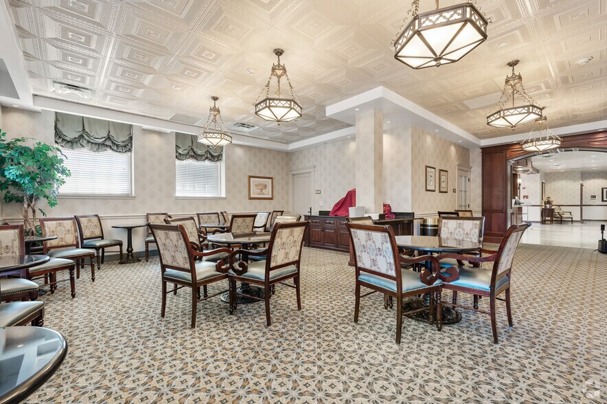 More Photos Of 250 E James St, Cleburne Hotel For Sale