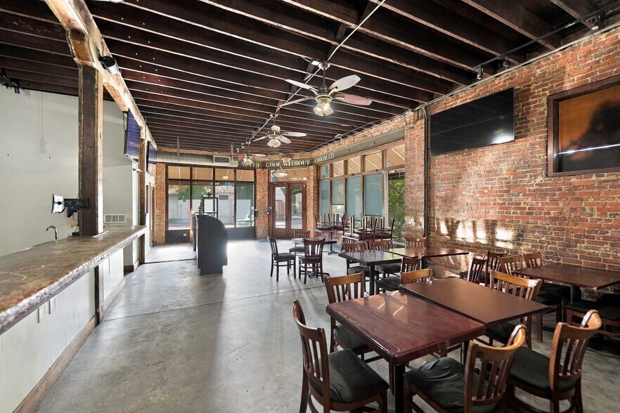 More Photos Of 1602-1608 Walnut St, Jacksonville Restaurant For Sale