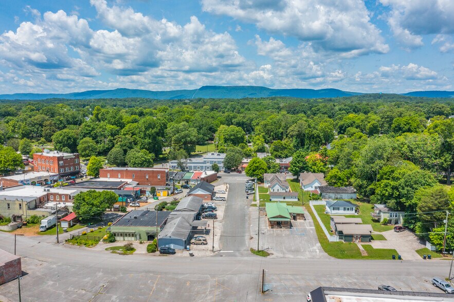 More Photos Of 505 W 9th St, Chickamauga Fast Food For Sale