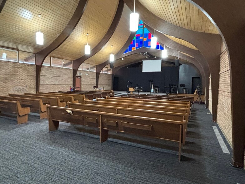 More Photos Of 961 E Maple St, Holly Religious Facility For Sale