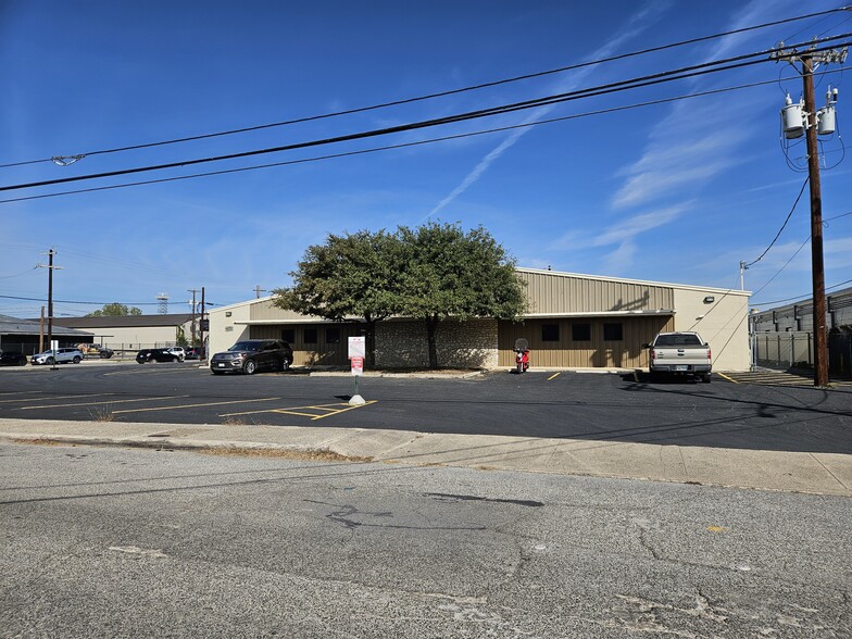 Primary Photo Of 2103 Danbury St, San Antonio Manufacturing For Sale