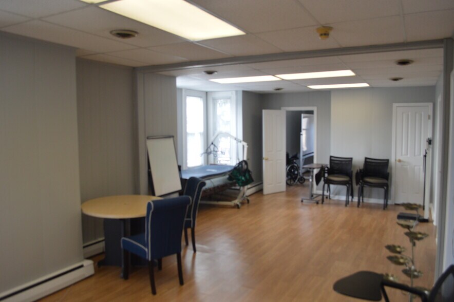 More Photos Of 6-14 Elm St, Oakland Storefront Retail Office For Lease