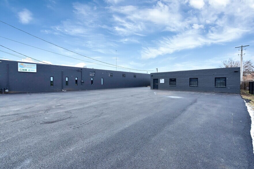 More Photos Of 787 Harmon Ave, Columbus Warehouse For Lease
