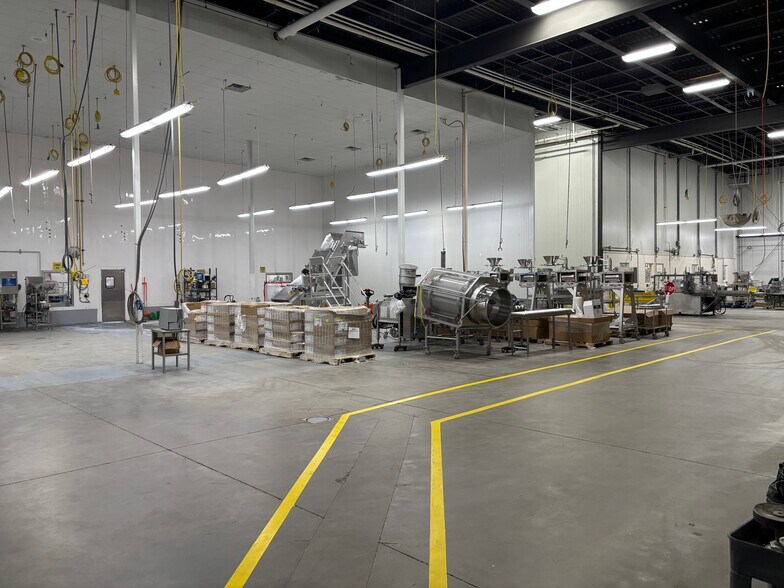 More Photos Of 13190 Velp Ave, Suamico Warehouse For Lease