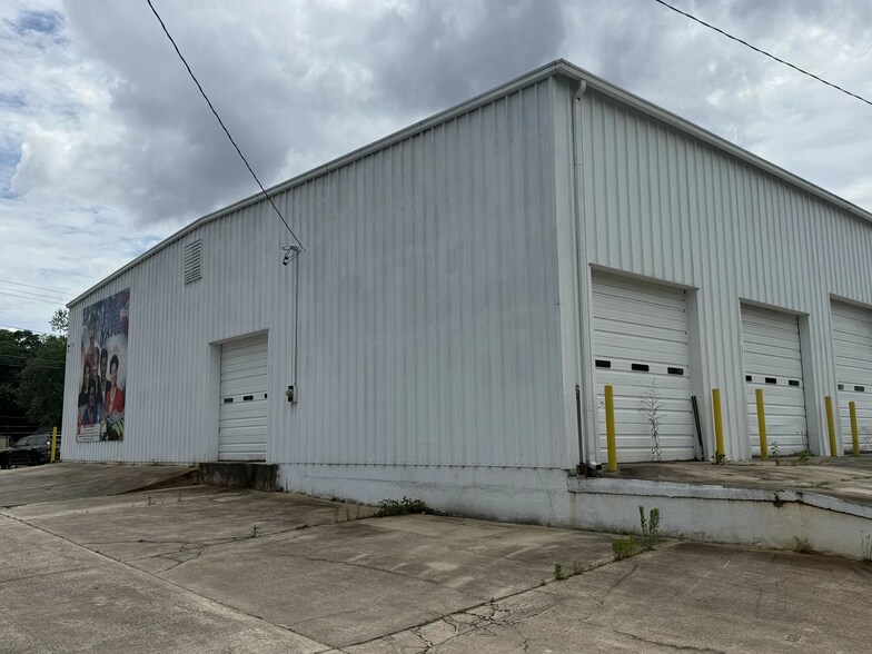 More Photos Of 1445 Cleveland Ave, East Point Showroom For Sale
