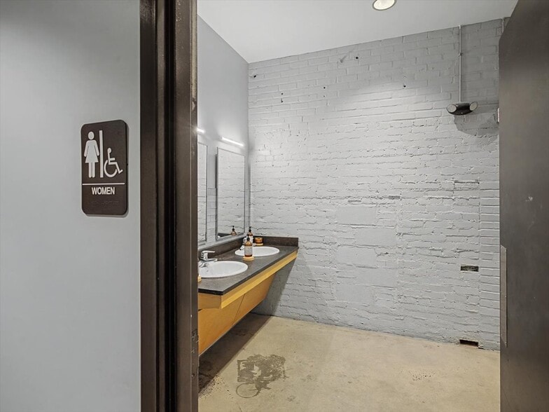 More Photos Of 39 West St, Pittsboro Restaurant For Lease