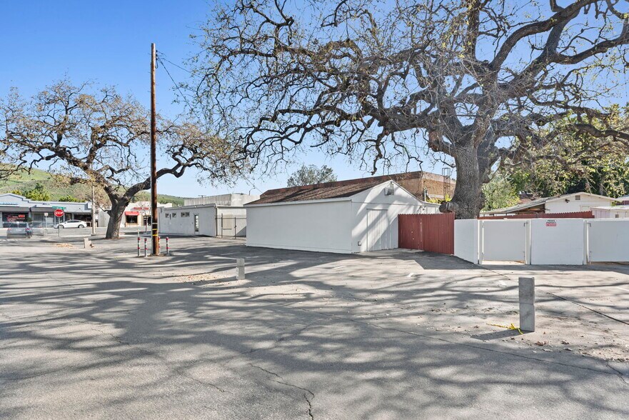 More Photos Of 2974 E Thousand Oaks Blvd, Thousand Oaks Storefront For Lease