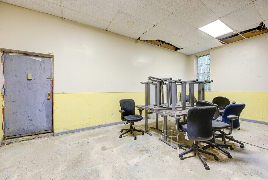 More Photos Of 139 Amboy St, Brooklyn Religious Facility For Lease