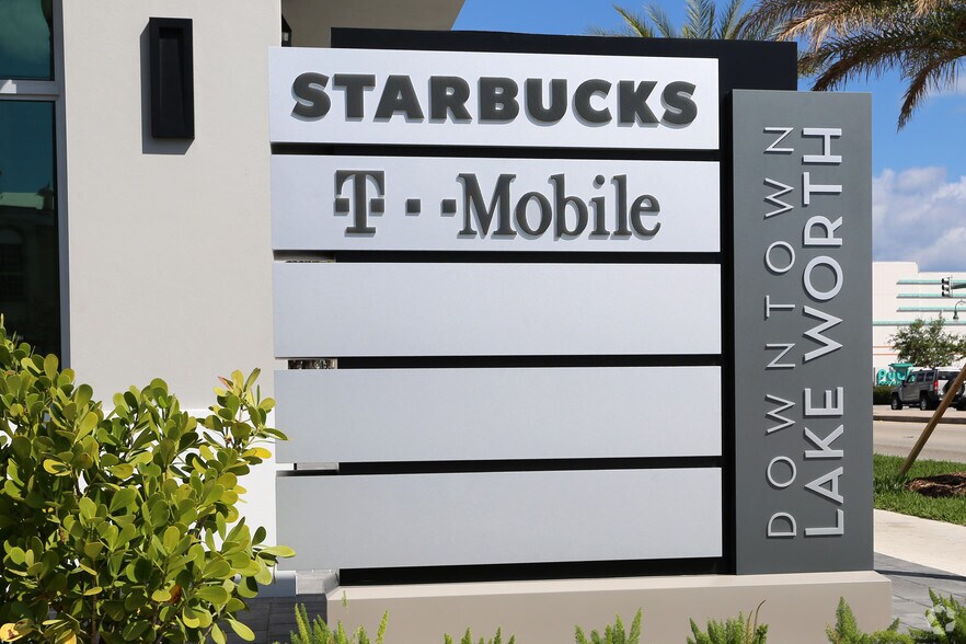 More Photos Of 127 N Dixie Hwy, Lake Worth Storefront For Lease