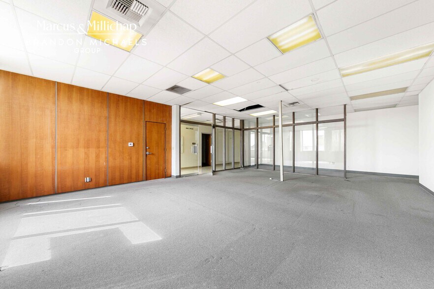 More Photos Of 13543-13545 Hawthorne Blvd, Hawthorne Loft Creative Space For Sale