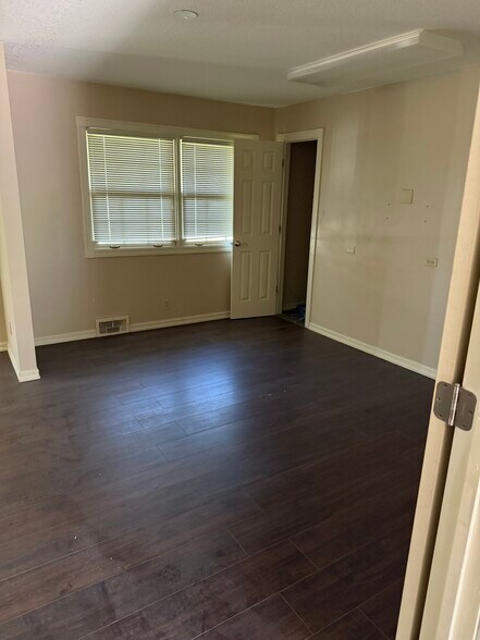 More Photos Of 1926 N Andover Rd, Andover Office For Sale