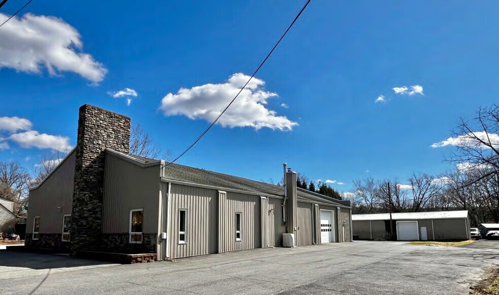 More Photos Of 300 5th St, Belvidere Light Distribution For Sale