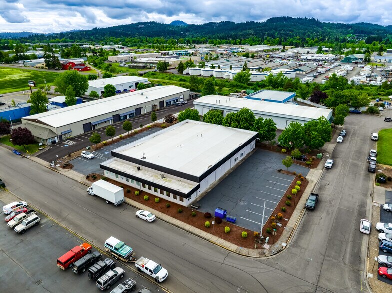 Primary Photo Of 4224 W 7th Ave, Eugene Service For Lease