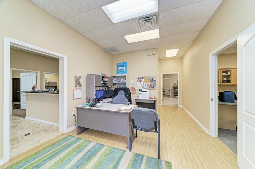 More Photos Of 2555 Porter Lake Dr, Sarasota Light Manufacturing For Sale