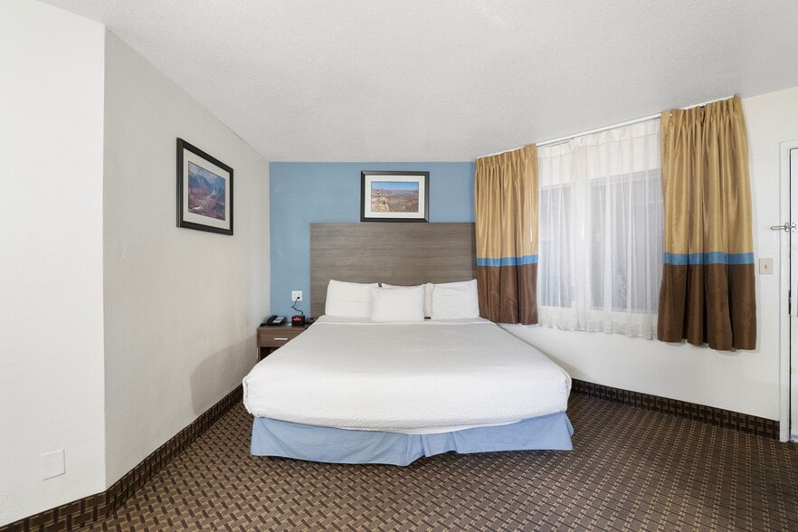 More Photos Of 430 E Route 66, Williams Hotel For Sale